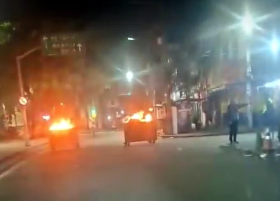Cidade de Deus: operação do Bope tem tiros e barricadas em chamas