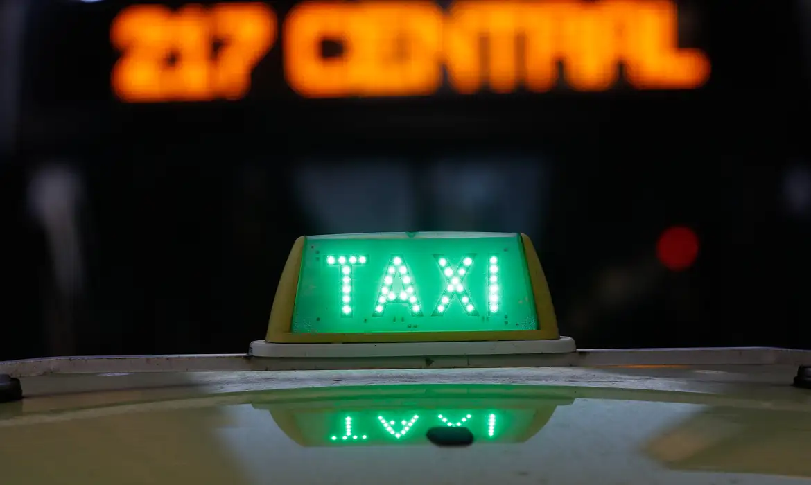 Crédito para taxistas e motoristas de aplicativo sobe para R$ 200 mil