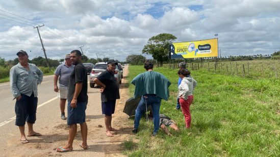 Animal solto provoca queda de moto com dois ocupantes na RJ-216, em Campos