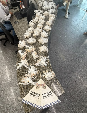 PM apreende mais de 3,6 kg de drogas enterradas em terreno em Campos