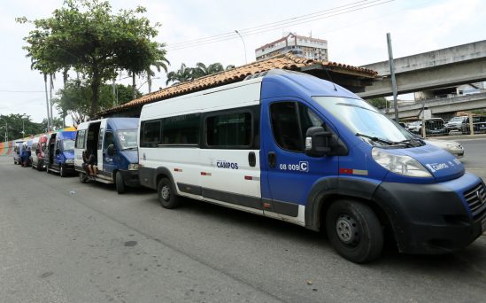 Vans e micro-ônibus do Setor C voltam a circular com cobrança de R$ 2 a mais na tarifa