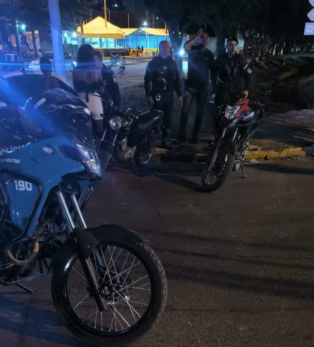 Operação Roda Presa apreende oito motos e drogas em Itaperuna