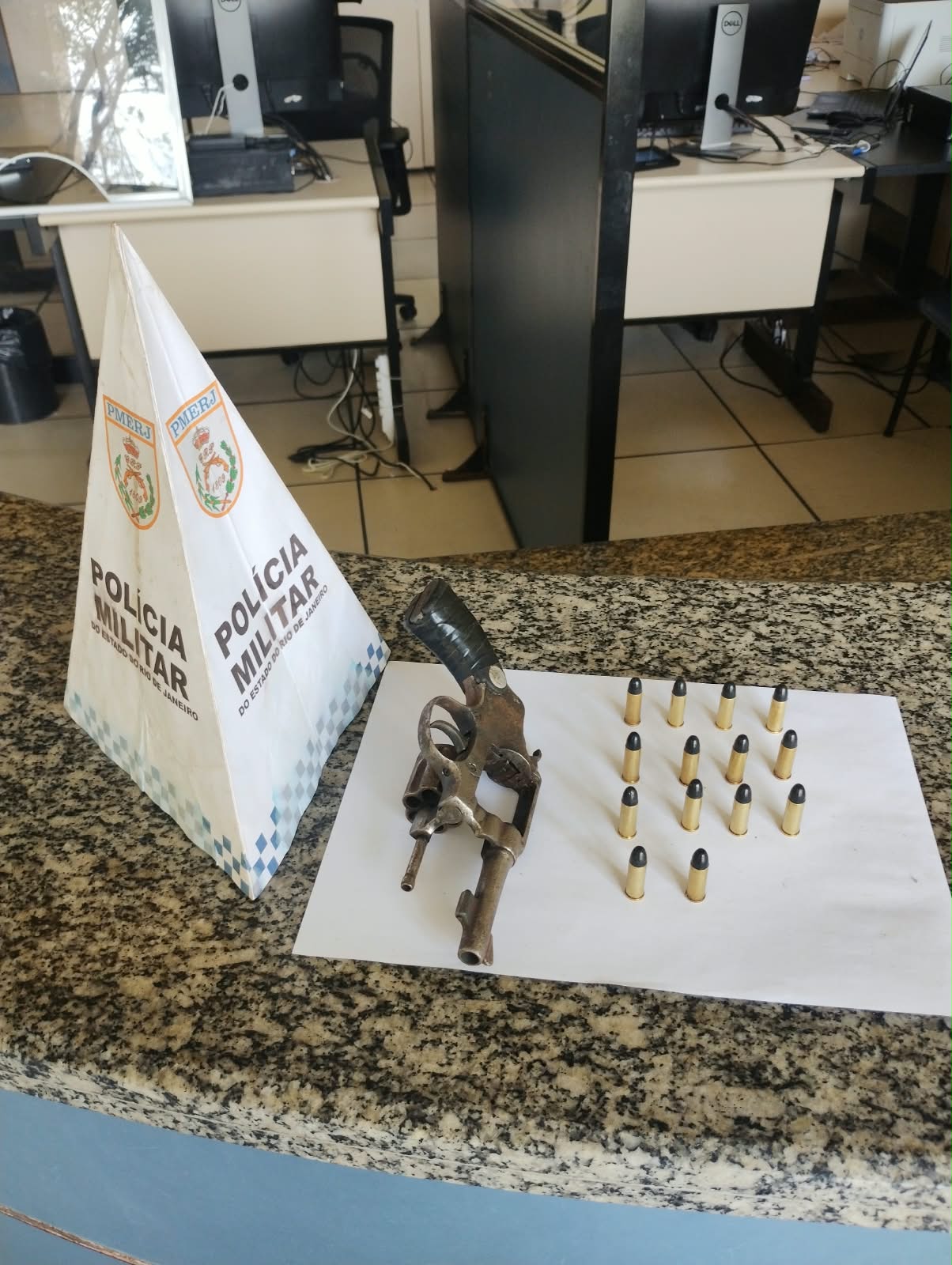 Arma e munições apreendidas em Santa Clara, São Francisco de Itabapoana