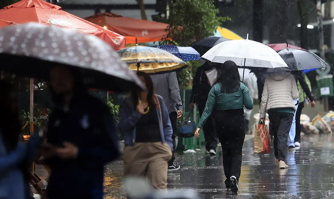 Chuvas fortes predominam nas regiões Sudeste e Centro-Oeste do país